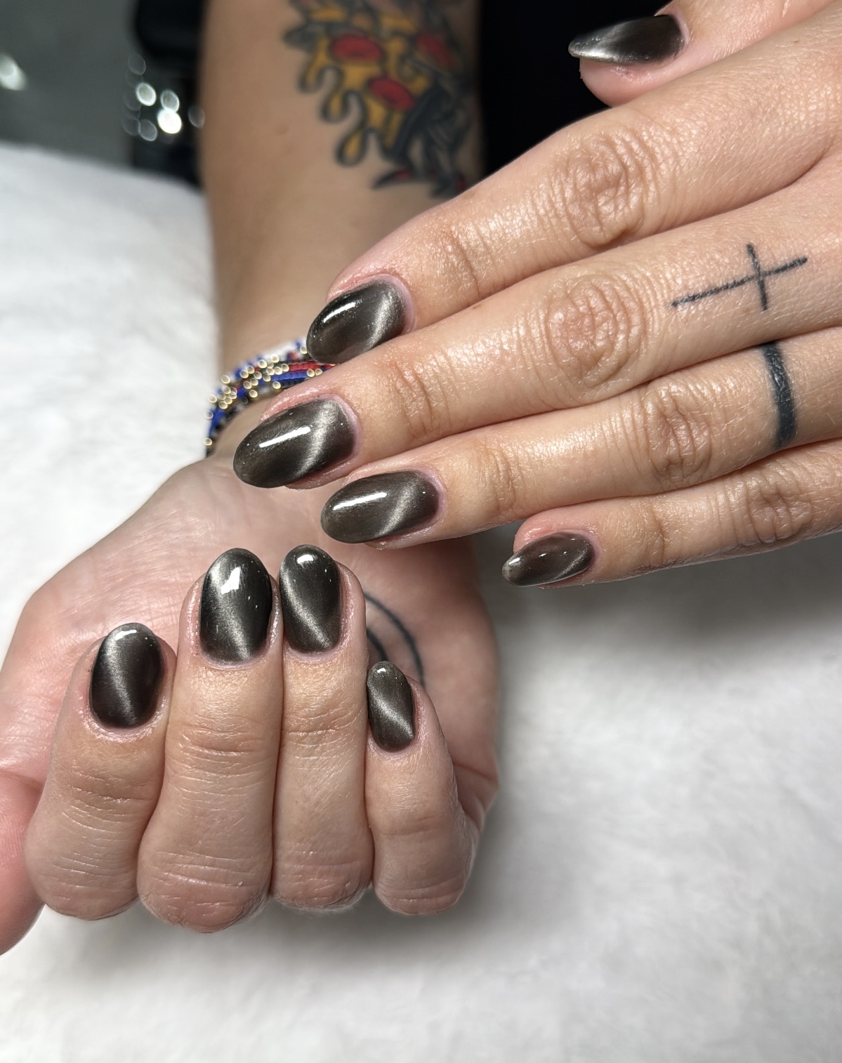 Cat Eyes Nails Trend